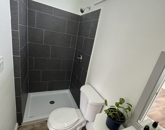 305sqft_bathroom